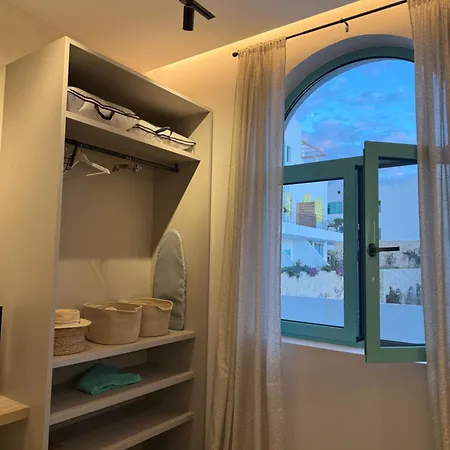 Drymades Frenklo Santorini Apartment アパート