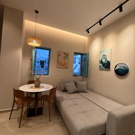 Drymades Frenklo Santorini Apartment アパート Gjilek